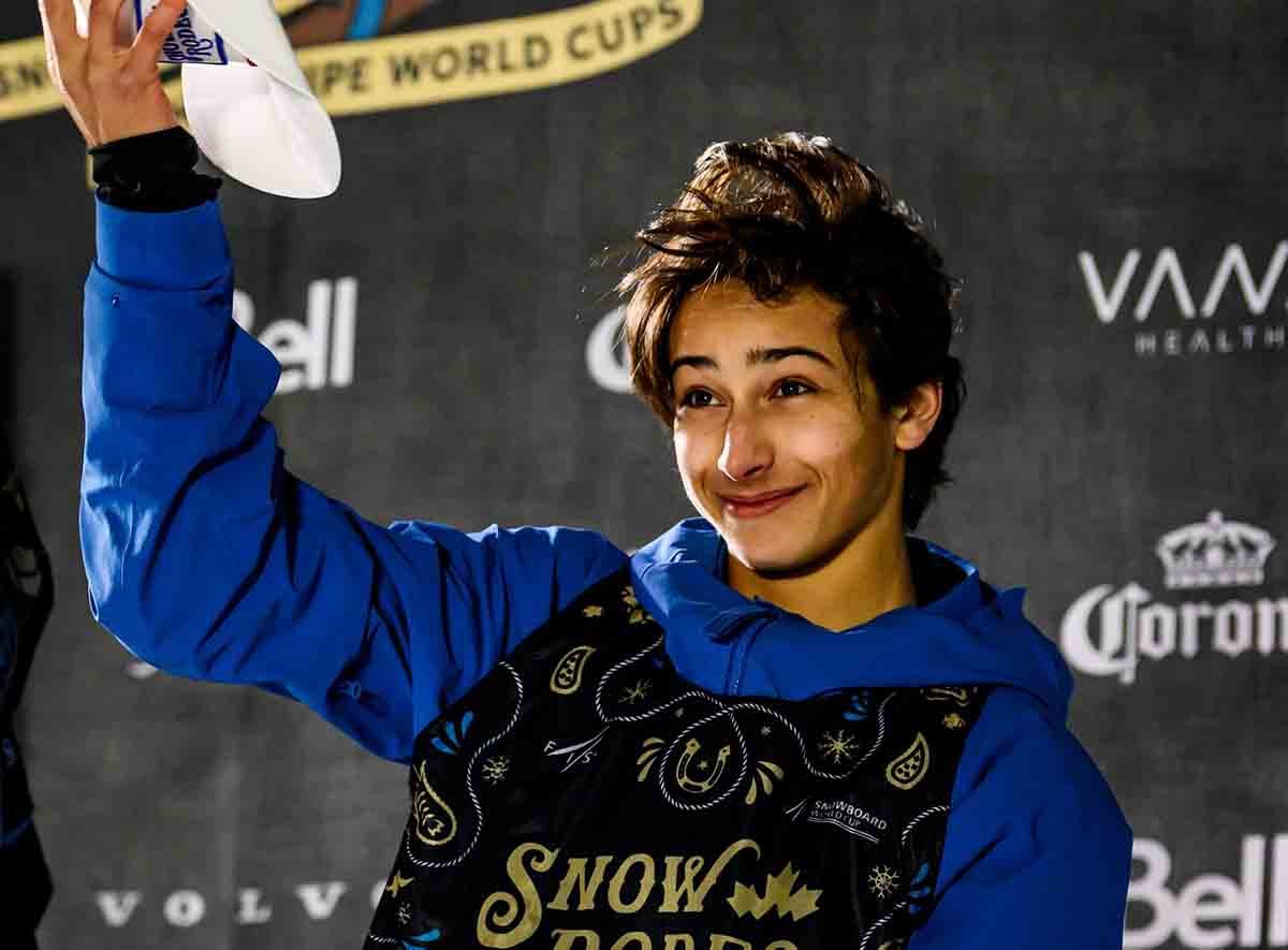 Alessandro Barbieri height and athletic build as a professional halfpipe snowboarder.