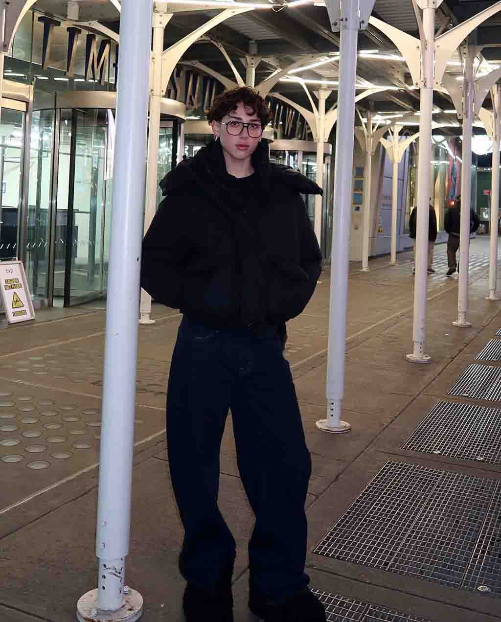 Daus Mendoza height, Daus Mendoza physical stats, streetwear fashion, how tall is Daus Mendoza.