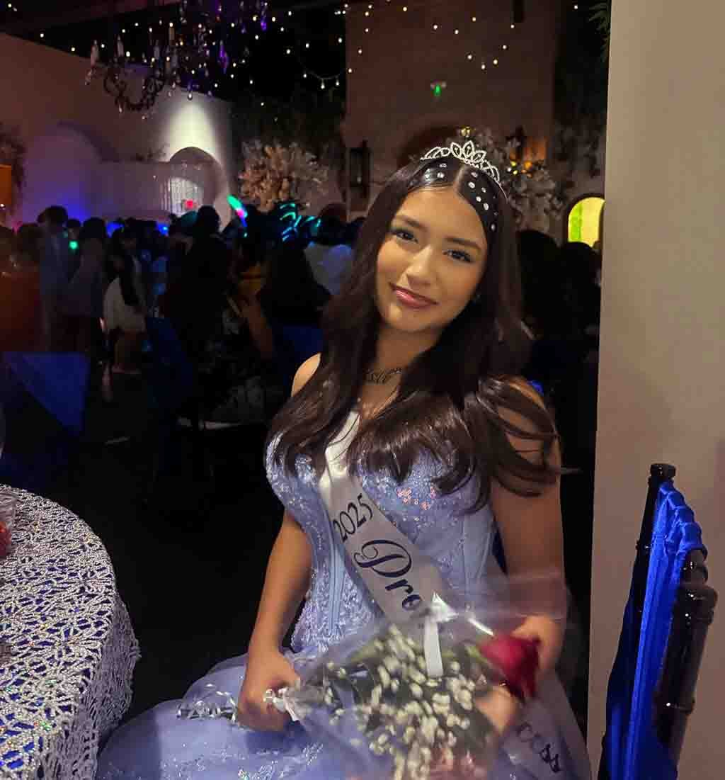 Esli Mendez lifestyle photo representing her career success and net worth.